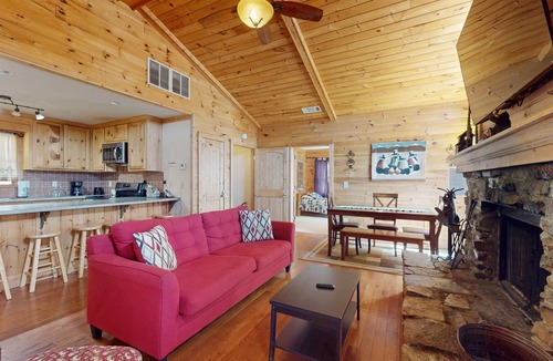 Sautee Nacoochee Cabin | Spacious & dog-friendly, private hot tub, pool table, mini bar & large backyard