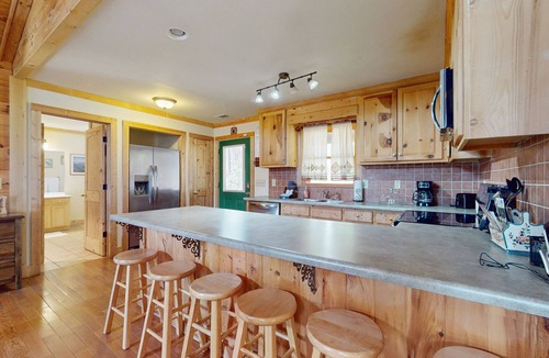 Sautee Nacoochee Cabin | Spacious & dog-friendly, private hot tub, pool table, mini bar & large backyard