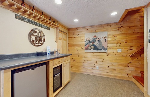 Sautee Nacoochee Cabin | Spacious & dog-friendly, private hot tub, pool table, mini bar & large backyard