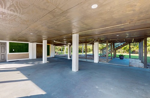 Charlotte Park House | Spacious, Dog-Friendly Retreat with Balcony & Work Space