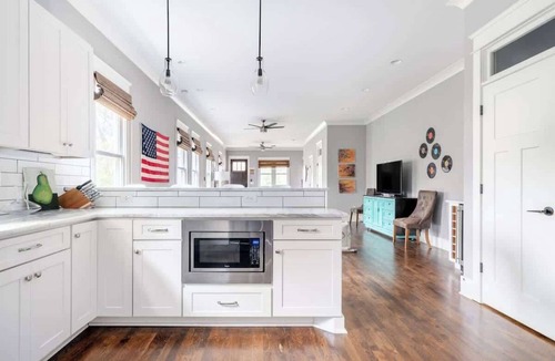 Eastwood House | Spacious Dog Friendly 3 BR Townhome, Grill, Patio 3 Blocks to Grocer, 5 Mins to 5 Points, 15 Mins to Broadway, 24 Hour Hospitality Team, Perfect for Families