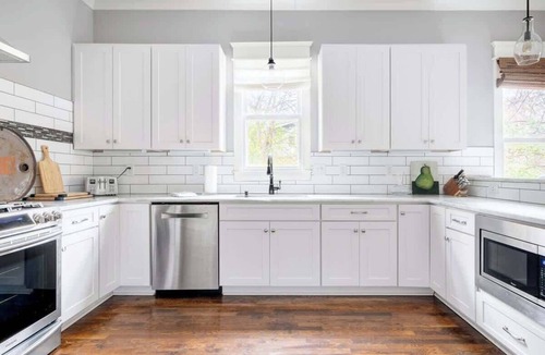 Eastwood House | Spacious Dog Friendly 3 BR Townhome, Grill, Patio 3 Blocks to Grocer, 5 Mins to 5 Points, 15 Mins to Broadway, 24 Hour Hospitality Team, Perfect for Families