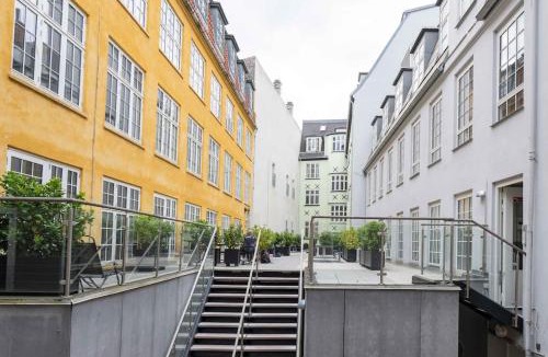 Copenhagen City Centre Apartment | Spacious Double-Apartment for 10 in CPH City Center