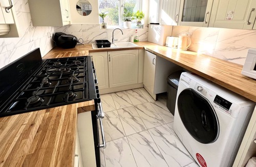 Whitefoot House | Spacious Double Room for ONE Guest in a Shared House