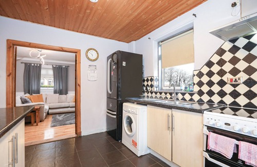 Gilmerton Bed & Breakfast | Spacious Double Room in Elegant Cottage