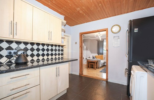 Gilmerton Bed & Breakfast | Spacious Double Room in Elegant Cottage