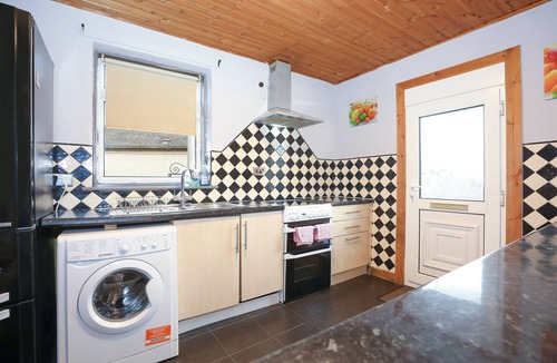 Gilmerton Bed & Breakfast | Spacious Double Room in Elegant Cottage