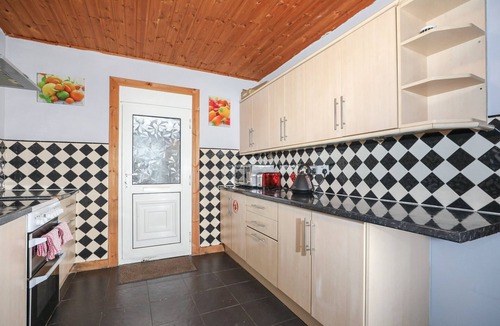 Gilmerton Bed & Breakfast | Spacious Double Room in Elegant Cottage