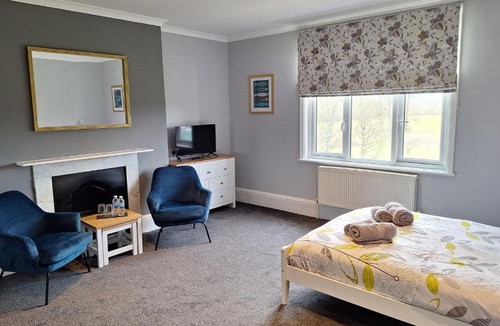 Cranleigh House | Spacious Double Room with Lovely Views