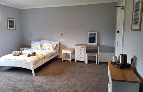 Cranleigh House | Spacious Double Room with Lovely Views