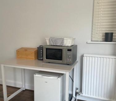 London Borough of Bromley House | Spacious Double Studio-style room