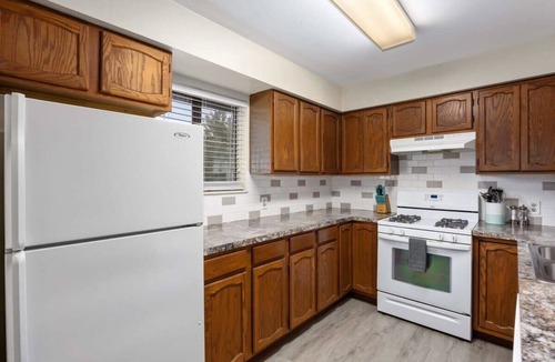 Rockford House | Spacious double unit near shops