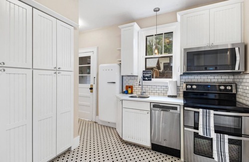 Glenwood Springs House | Spacious Downtown Oasis