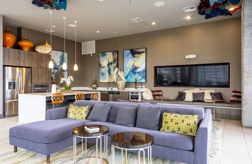 West End Apartment | Spacious Downtown 1 BR w/Gym, W/D, Pool, walk to 6th St, by Blueground