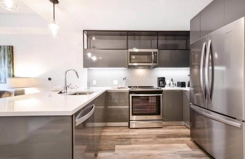 Shawmut Apartment | Spacious Downtown 1BR | Laundry In-unit | High Ceilings