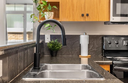 Mission District Condo | Spacious Downtown 2-Bed: AC, Secure Underground Parking. Saddledome + Stampede