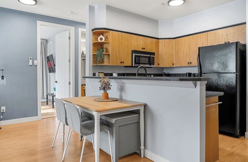 Mission District Condo | Spacious Downtown 2-Bed: AC, Secure Underground Parking. Saddledome + Stampede