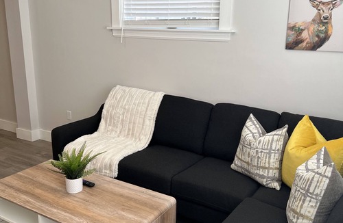 Downtown Apartment | Spacious downtown apartment near restaurants/bars