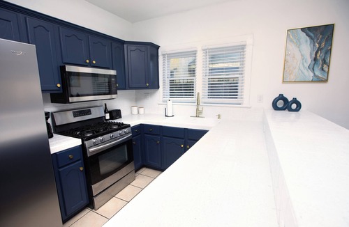 Willmore House | Spacious Downtown Gem w/Parking