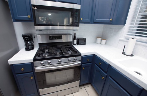 Willmore House | Spacious Downtown Gem w/Parking