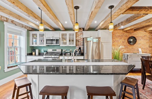 Hallowell Apartment | Spacious Downtown Hallowell River View Apartment