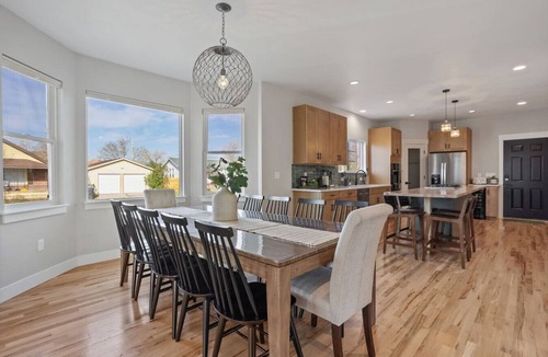 Cheyenne House | Spacious Downtown Location | 4BA, 2 Kitchens + Game Room