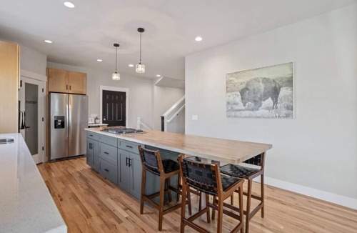 Cheyenne House | Spacious Downtown Location | 4BA, 2 Kitchens + Game Room