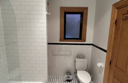 Shaughnessy Village Apartment | Spacious Downtown Montreal Apt-4BR/2BA, Free Wifi, Washer/dryer