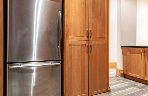 Shaughnessy Village Apartment | Spacious Downtown Montreal Apt-4BR/2BA, Free Wifi