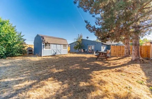 Redmond House | Spacious downtown pad - billiards/ping pong/sauna