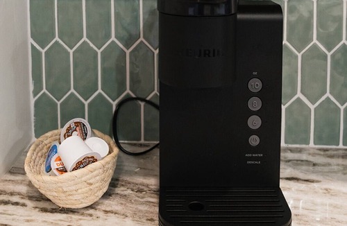 Troy Apartment | Spacious Downtown Troy 3BR 3BA Sleeps 10