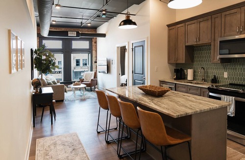 Troy Apartment | Spacious Downtown Troy 3BR 3BA Sleeps 10