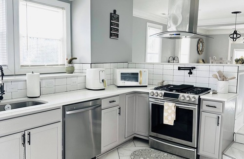 Fayetteville House | Spacious Dual-Home Retreat- Perfect for big family