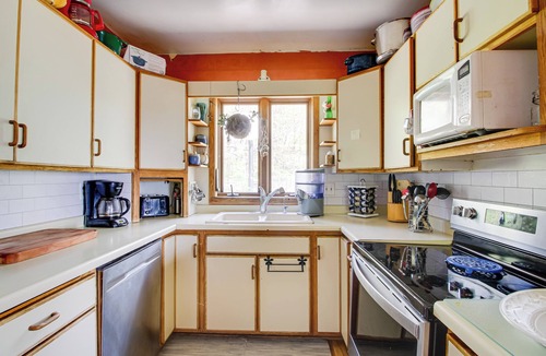 Duluth House | Spacious Duluth Home ~ 4 Mi to Lake Superior!