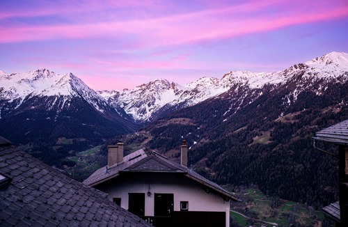 St. Luc Ski Chalet | Spacious duplex apartment in chalet – Sleeps 8Charming apartment of 96 m² on 2 floors, located in a