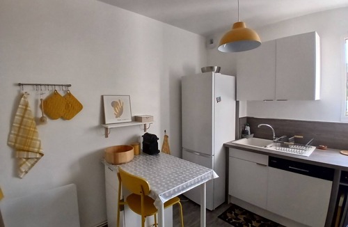 Seyne Apartment | Spacious duplex apartment with mountain views, close to shops