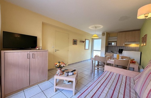 Cerbere Apartment | Spacious Duplex Escape