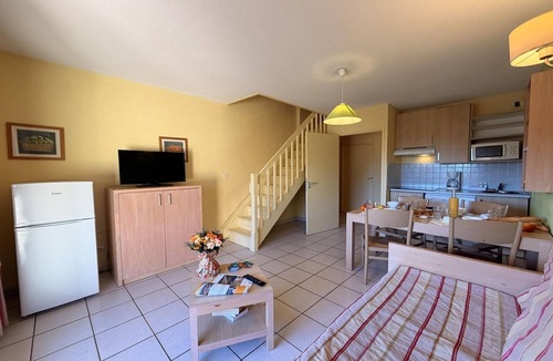 Cerbere Apartment | Spacious Duplex Escape