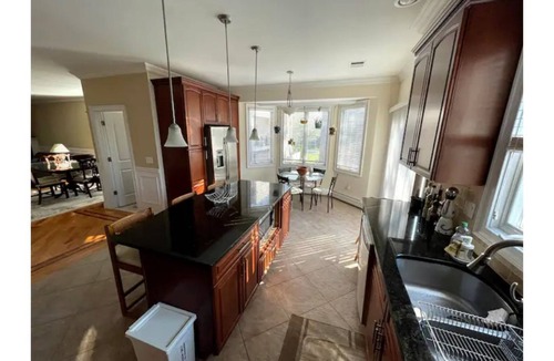 Palisades Park House | Spacious Duplex in Palisades Park