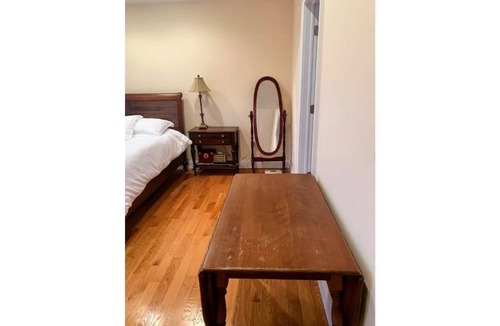 Palisades Park House | Spacious Duplex in Palisades Park