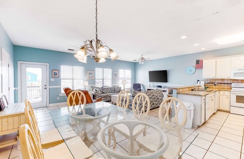 Southpointe Condo | Spacious Duplex with walkable beach access, AC, Free WiFi, Shared Pool, W&D