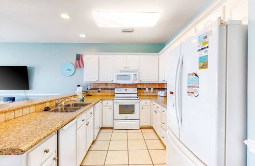 Southpointe Condo | Spacious Duplex with walkable beach access, AC, Free WiFi, Shared Pool, W&D
