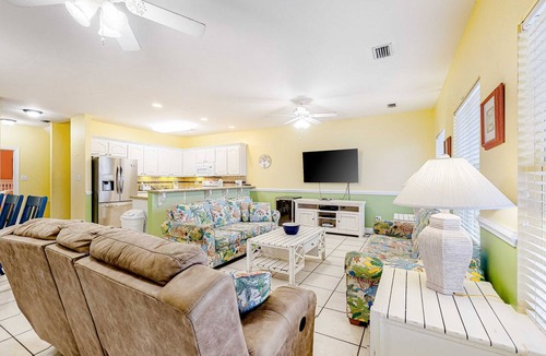 Southpointe Condo | Spacious Duplex with walkable beach access, AC, Free WiFi, Shared Pool, W&D