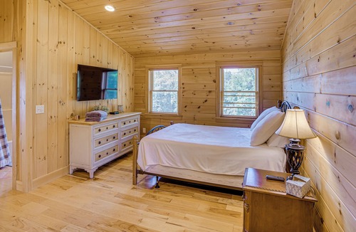 Durham Cabin | Spacious Durham Cabin w/ Deck & Mountain Views