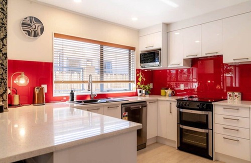 Eastern Beach House | Spacious Eastern Beach Home by Zodiak Stays