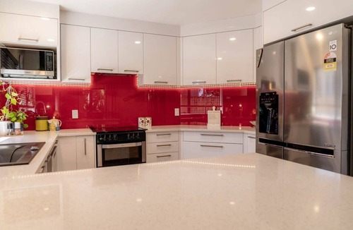 Eastern Beach House | Spacious Eastern Beach Home by Zodiak Stays