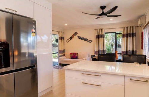 Eastern Beach House | Spacious Eastern Beach Home by Zodiak Stays