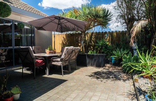 Eastern Beach House | Spacious Eastern Beach Home by Zodiak Stays