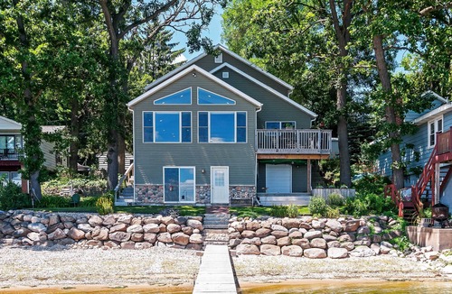 Lake Koshkonong House | Spacious Edgerton Home w/Private Beach & Views!