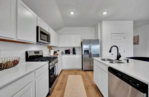 Edmond House | Spacious Edmond OK Family Home. 4 Queen Beds Minutes to Arcadia Lake, UCO & OKC